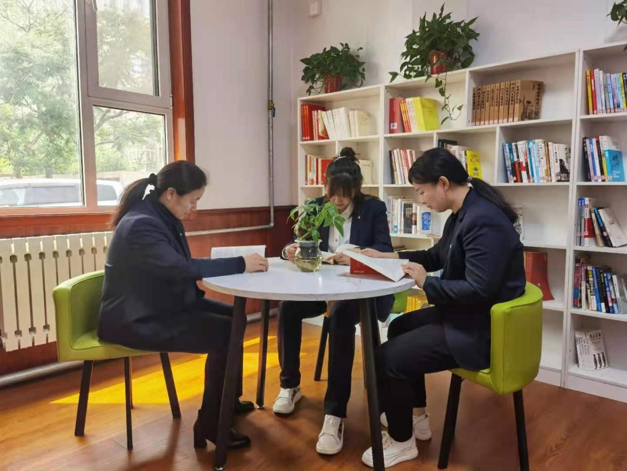 捐書學(xué)黨史 奮進(jìn)新征程(圖1)