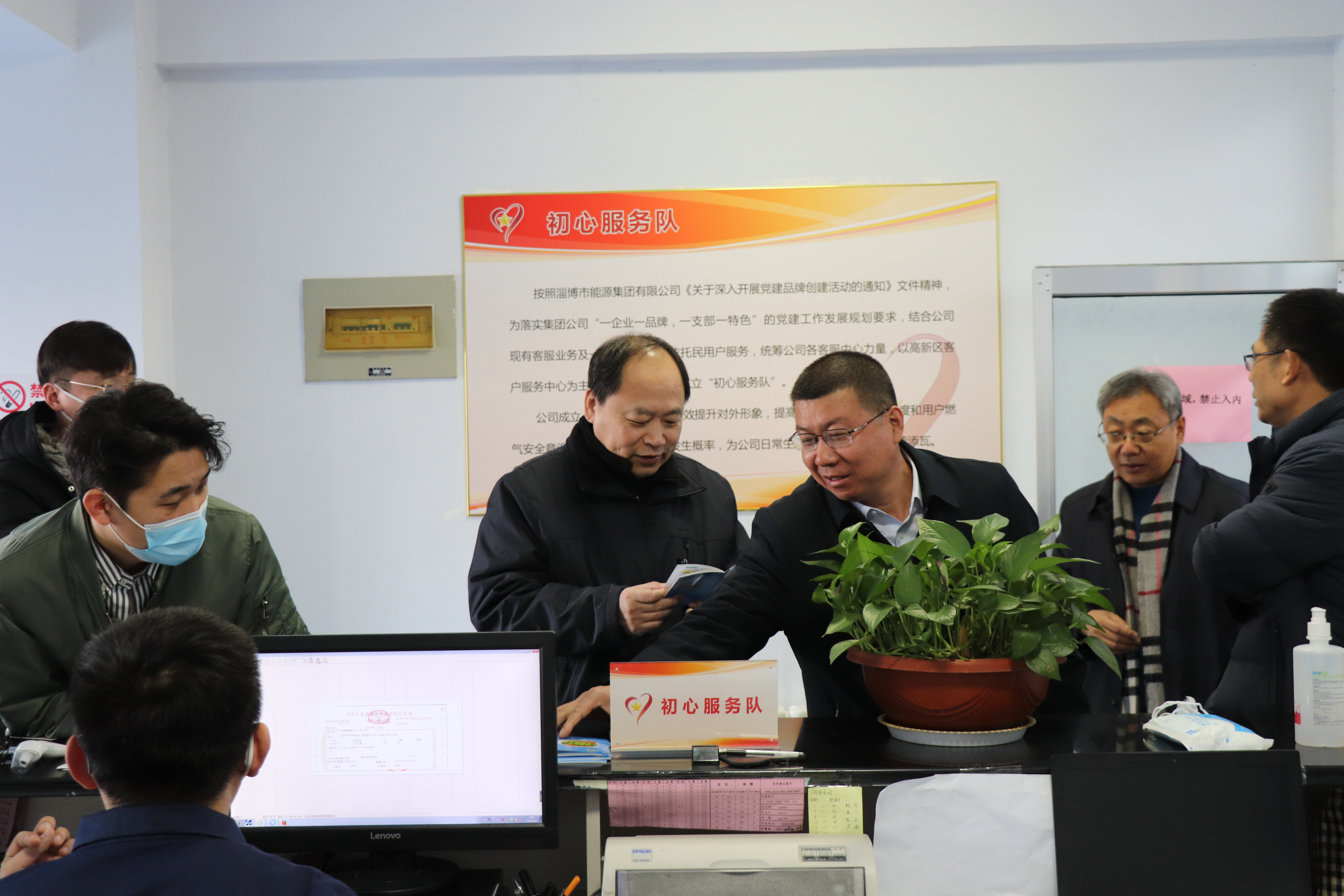 市能源集團汪德剛一行春節(jié)假期看望慰問堅守崗位員工(圖2)
