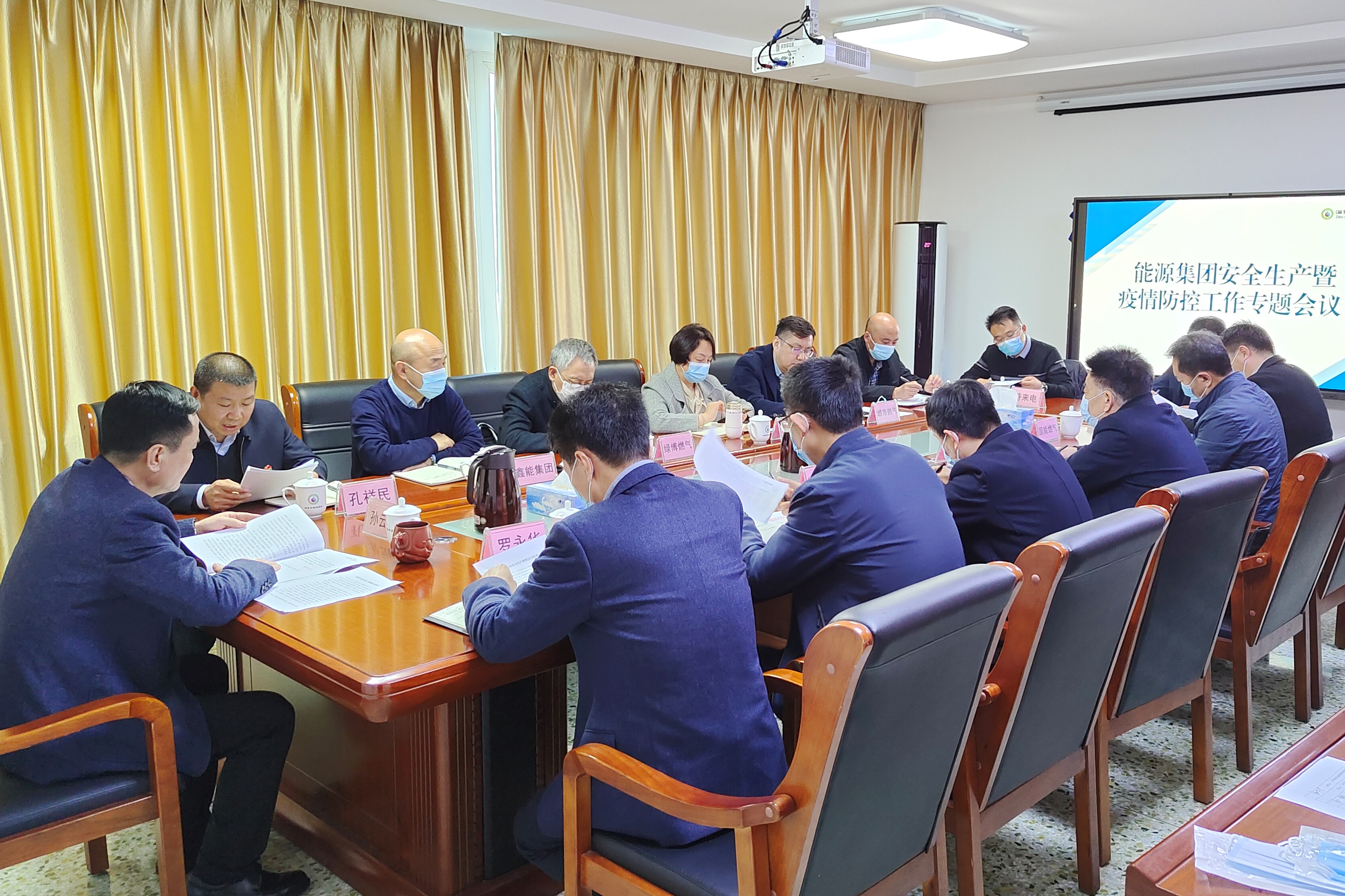 4-2211300US1530.jpg