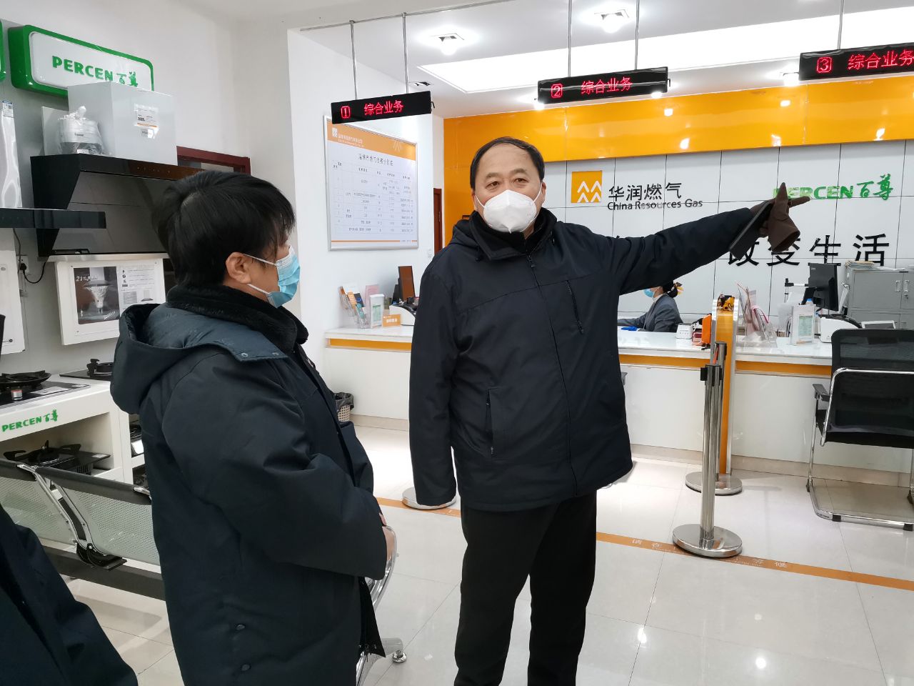 市能源集團(tuán)汪德剛看望慰問(wèn)春節(jié)期間值守一線干部職工(圖2)